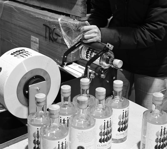 iti Classic Dry Gin - 42% abv - 200ml